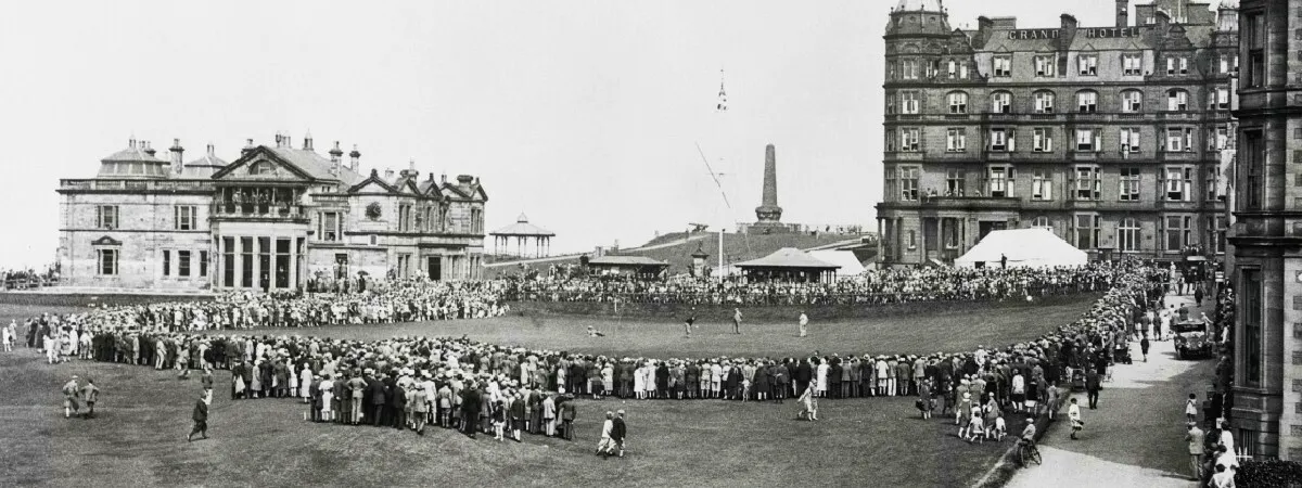 An old photo of the iconic 18th hole at St Andrews.