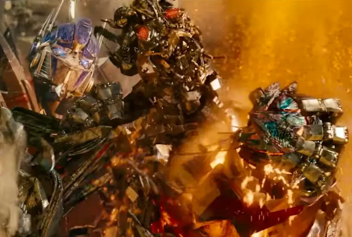 Optimus Prime tears out the heart of the Fallen